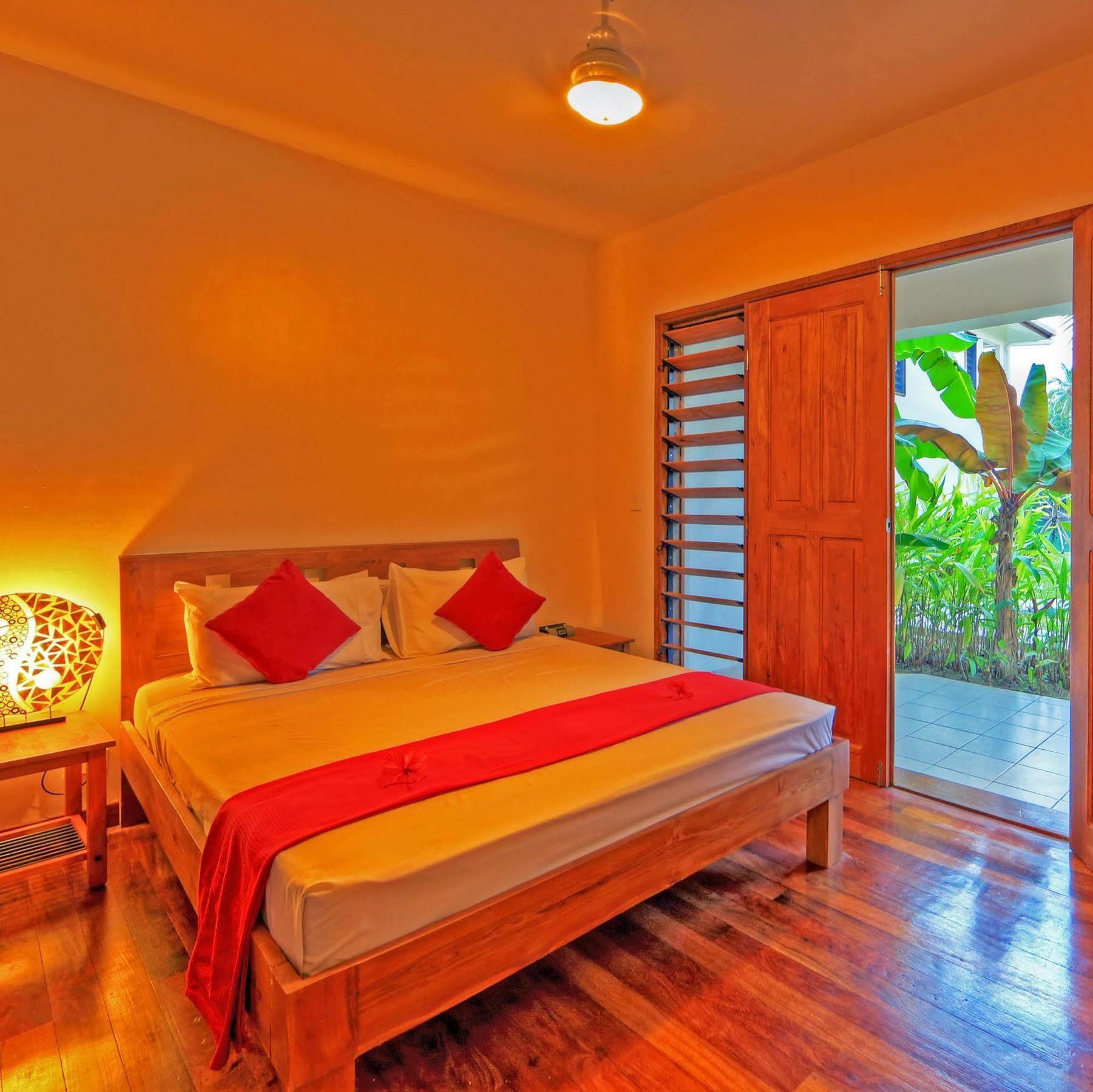 Tropicana Lagoon Apartments Port Vila Buitenkant foto