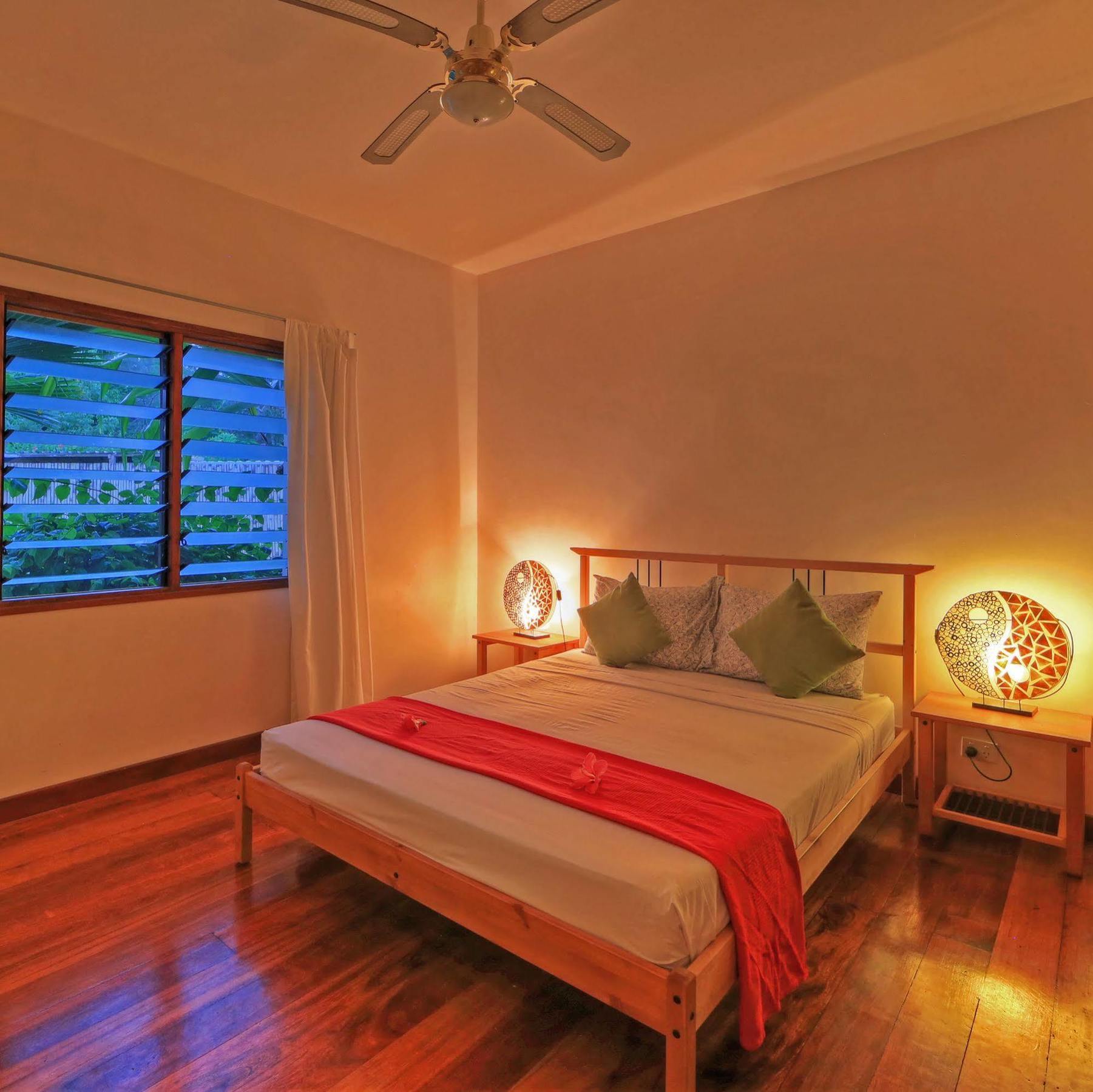 Tropicana Lagoon Apartments Port Vila Buitenkant foto